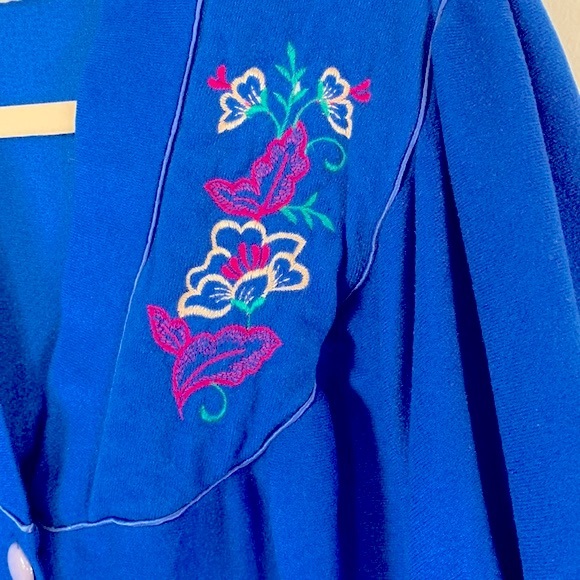 Amanda Stewart Woman Vintage Embroidered Women’s Size L Blue Button Up Robe - Picture 4 of 16